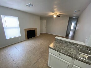 5916 Fairshire Dr in San Antonio, TX - Building Photo - Building Photo