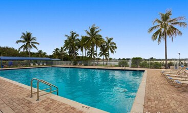 6864 Torch in Lake Worth, FL - Building Photo - Building Photo