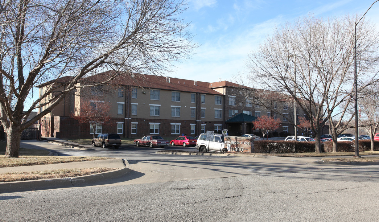 Red Bridge Place in Kansas City, MO - Building Photo