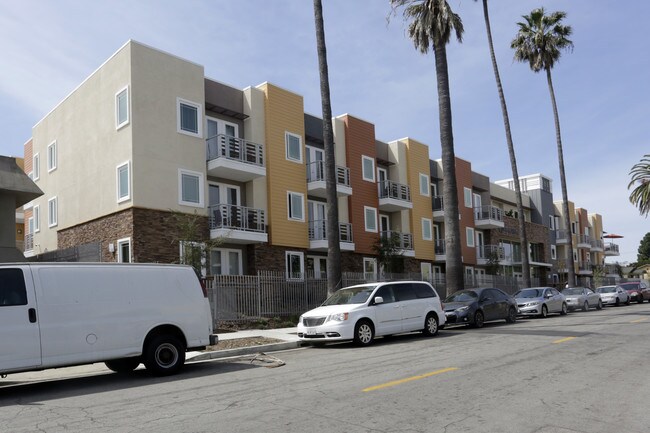 Athens Vistas in Los Angeles, CA - Building Photo - Building Photo