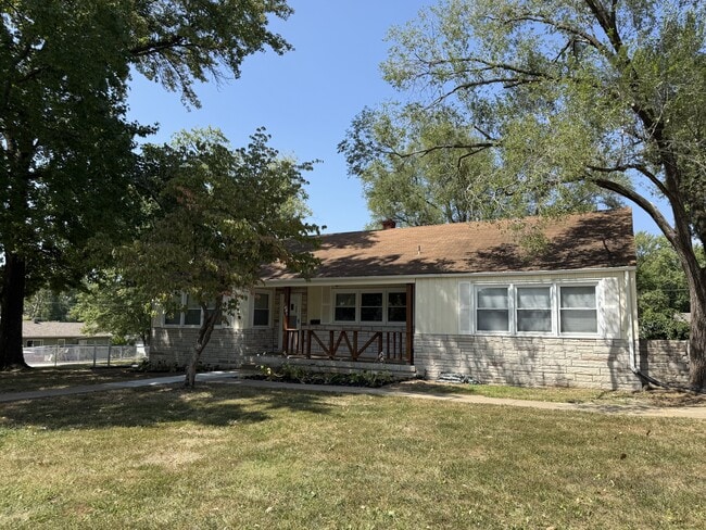 property at 1005 Hawthorn Ave