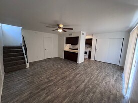 7602 N 61st Ave, Unit 7606 in Glendale, AZ - Building Photo