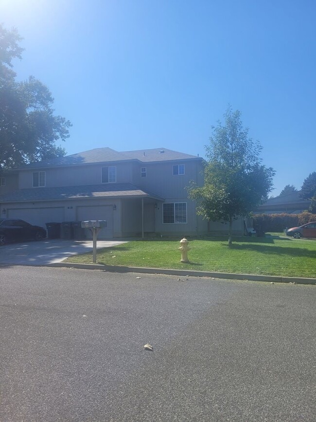 property at 910 S Johnson St
