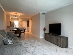 2220 N Cypress Bend Dr in Pompano Beach, FL - Building Photo - Building Photo