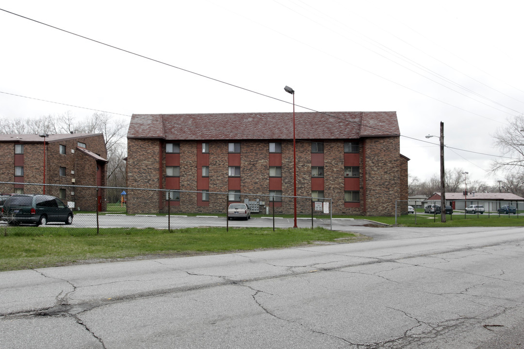 Rosewood Apartments in Gary, IN - Building Photo