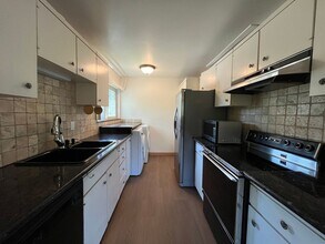 23633 Park Capri in Calabasas, CA - Building Photo - Building Photo