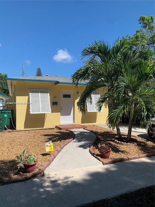 41 SE 13th St in Dania Beach, FL - Building Photo