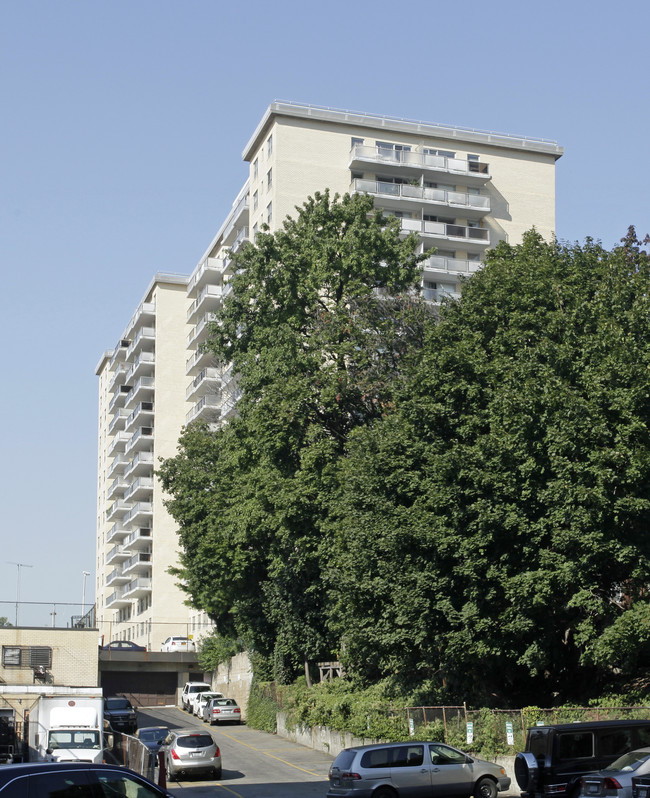 Shelly Estate Apartments in Jamaica Est, NY - Foto de edificio - Building Photo