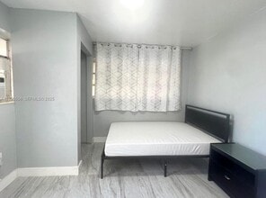 106 Harvard Rd in West Park, FL - Foto de edificio - Building Photo