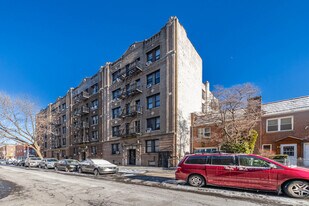 31-15 32nd St in Astoria, NY - Building Photo