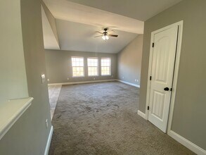 133 Creek View Dr in St. Robert, MO - Building Photo - Building Photo