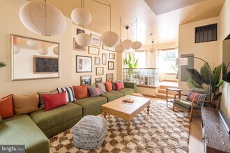 2021 4th St NW in Washington, DC - Foto de edificio - Building Photo