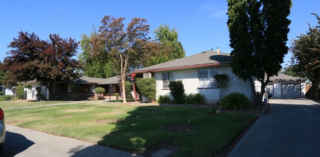 1913-1919 W Mendocino Ave in Stockton, CA - Foto de edificio - Building Photo