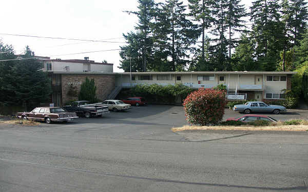 Van Lloyd Apartments in Burien, WA - Foto de edificio