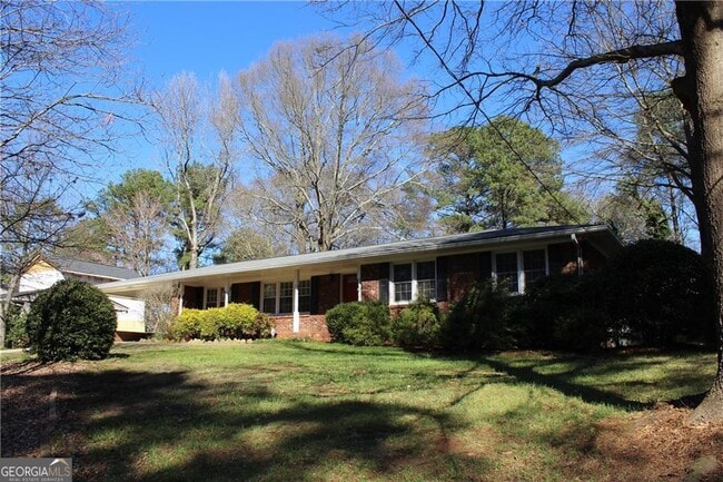 995 Melody Ln in Roswell, GA - Foto de edificio - Building Photo