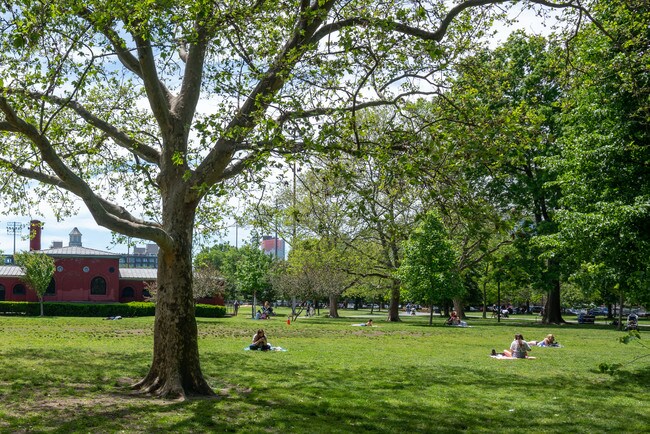 The Grand McCarren in Brooklyn, NY - Foto de edificio - Building Photo