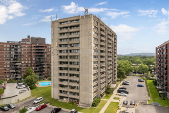 Place Deguire in Montréal, QC - Building Photo - Building Photo