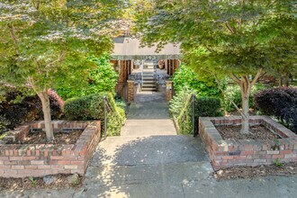 Stanford Court Condominiums in Atlanta, GA - Building Photo - Building Photo