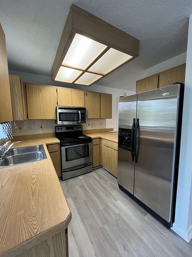 14 Pitt Ln in Palm Coast, FL - Building Photo - Building Photo