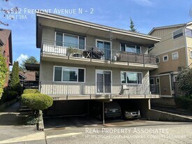 4512 Fremont Ave N in Seattle, WA - Building Photo