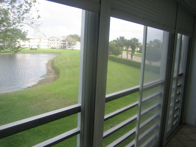 16 Preston Way in Boca Raton, FL - Building Photo - Building Photo