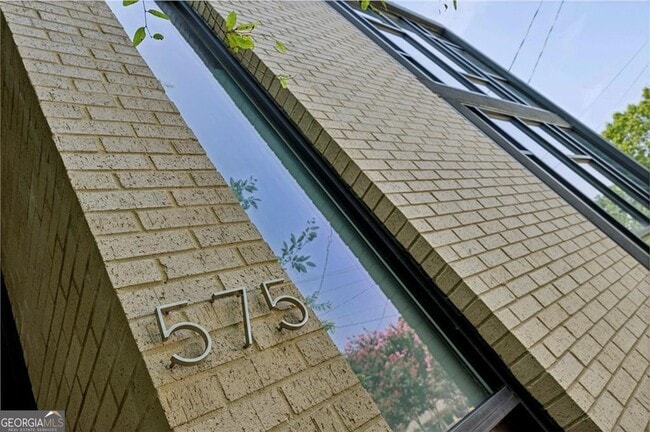 575 Highland Ave NE in Atlanta, GA - Foto de edificio - Building Photo