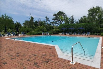 61 Huckleberry Ln in East Hampton, NY - Building Photo - Building Photo