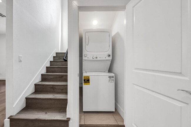 1235 W 37th Pl, Unit 3 in Los Angeles, CA - Foto de edificio - Building Photo