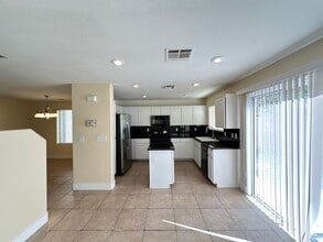 5640 Woods Crossing St in Las Vegas, NV - Building Photo - Building Photo