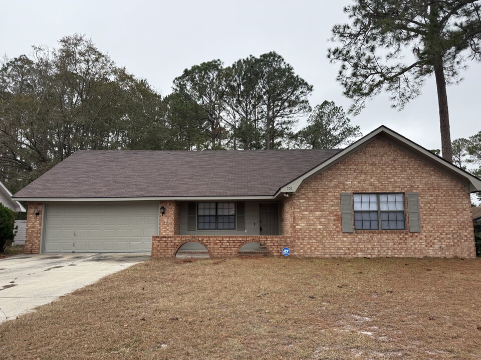 701 Little John Dr in Hinesville, GA - Building Photo