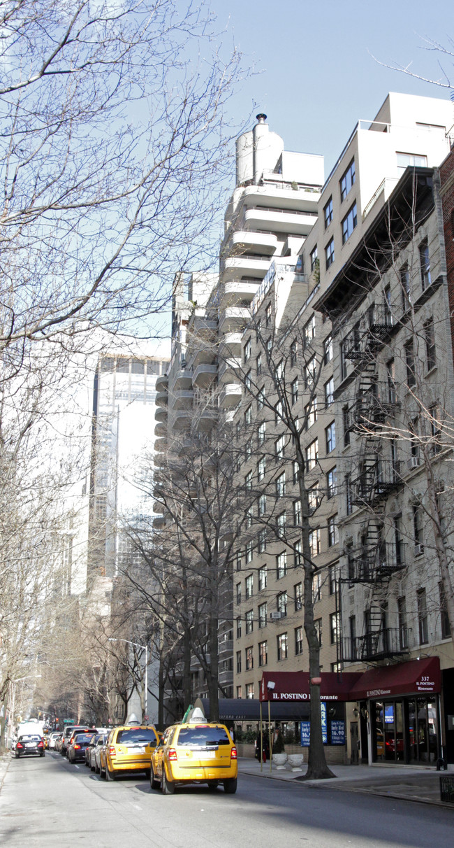 U.N. Park Condominiums in New York, NY - Building Photo - Building Photo