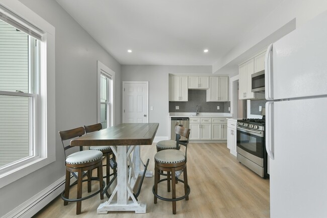 553 Dorchester Ave, Unit 2 in Boston, MA - Building Photo - Building Photo