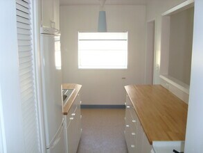 1548 Rendall Plz, Unit 1548 in Los Angeles, CA - Foto de edificio - Building Photo