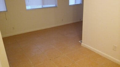 145 W Voorhis Ave, Unit 2 in DeLand, FL - Building Photo - Building Photo
