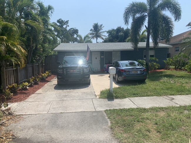 5464 NE 2nd Ave in Fort Lauderdale, FL - Building Photo - Building Photo