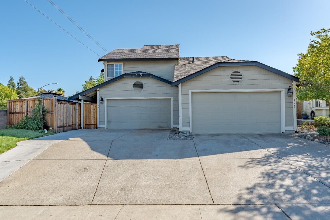 1001 Cirby Oaks Way in Roseville, CA - Building Photo