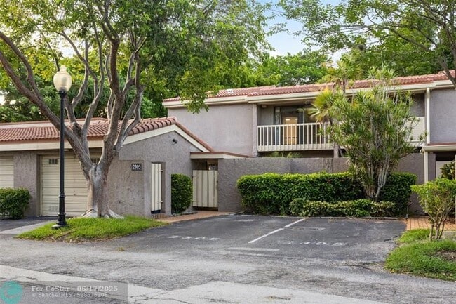 property at 2305 St Andrews Rd