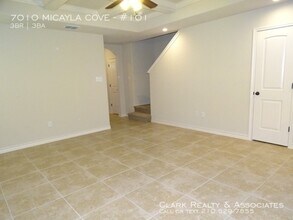 7010 Micayla Cove-Unit -#101 in San Antonio, TX - Building Photo - Building Photo