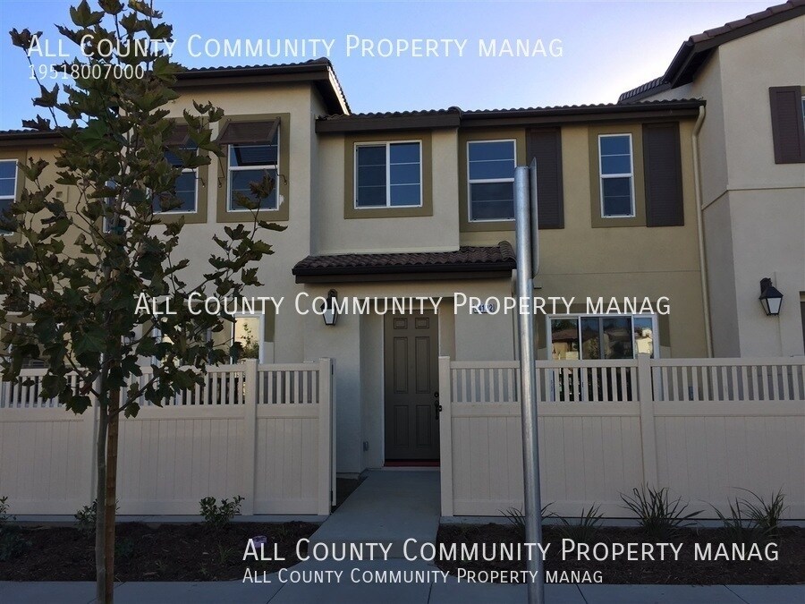 44122 Calle Luz in Temecula, CA - Building Photo