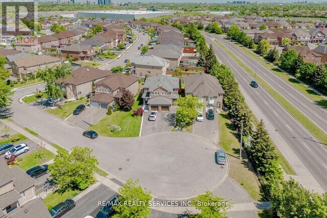 32 Silo Ct in Brampton, ON - Building Photo - Building Photo