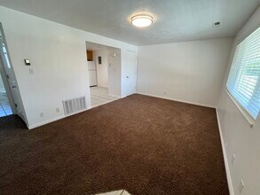 363 E 1500 S, Unit 363 in Orem, UT - Foto de edificio - Building Photo