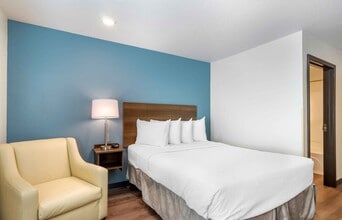 Furnished Studio-Clearwater in Clearwater, FL - Foto de edificio - Building Photo