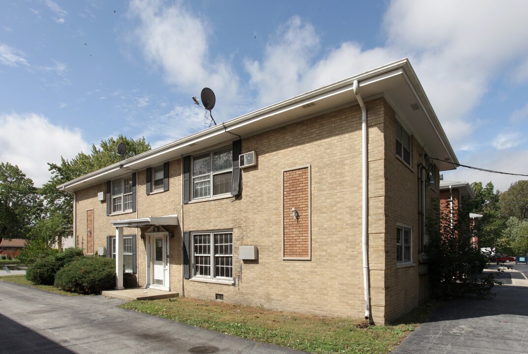 2300 182nd Pl in Lansing, IL - Building Photo
