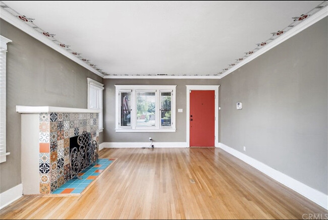 411 E Alvarado St in Pomona, CA - Building Photo - Building Photo