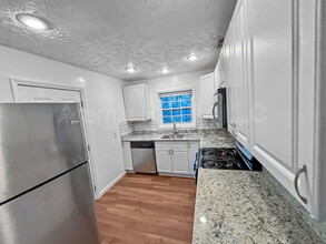 3177 Cloverhurst Dr in East Point, GA - Building Photo - Building Photo