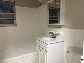 1 Dahnert Park Ln in Garfield, NJ - Building Photo - Building Photo