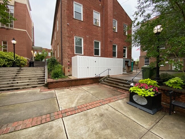 118 N Main St, Unit 202