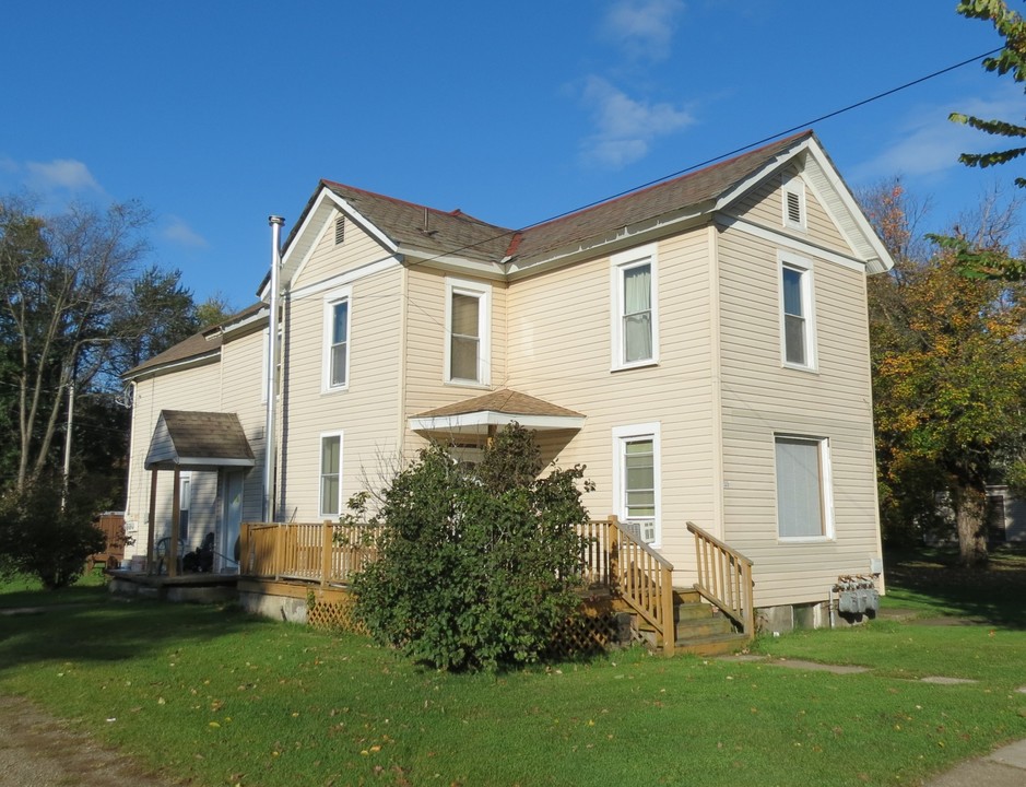 133 Lincoln Ave in Meadville, PA - Building Photo