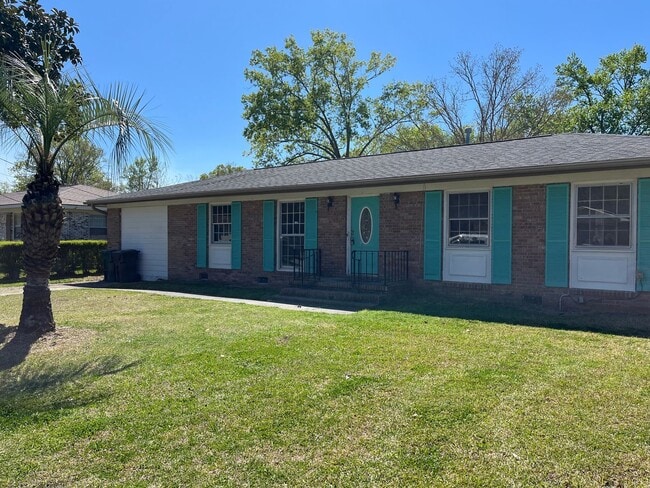 102 Wessex Dr in Goose Creek, SC - Building Photo - Building Photo