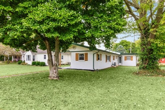 212 E Columbus St in West Liberty, OH - Building Photo - Building Photo